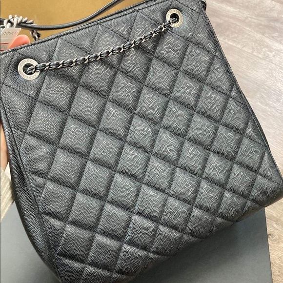 Chanel Caviar crossbody bag - Picture 10 of 14